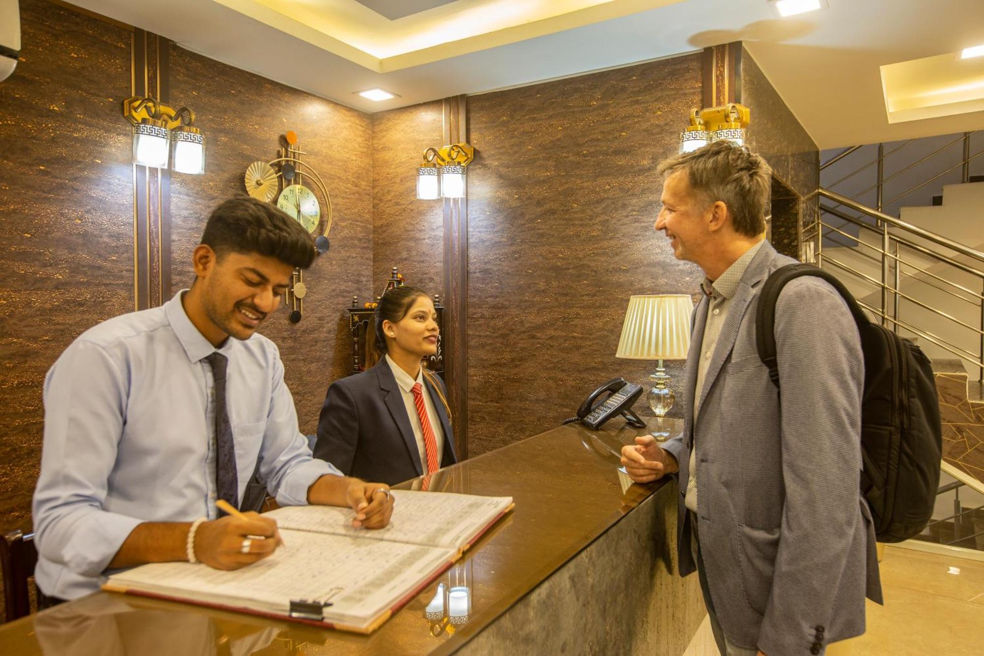 Hotel Prithvi-Raj Near Delhi Airport New Delhi Exterior photo